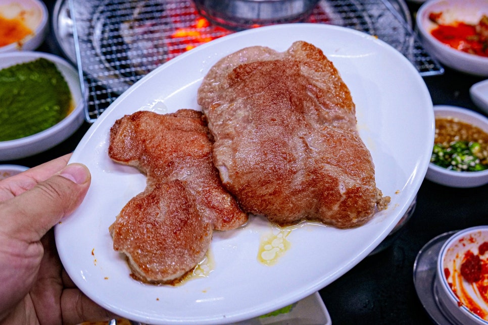 돈그리아 홀