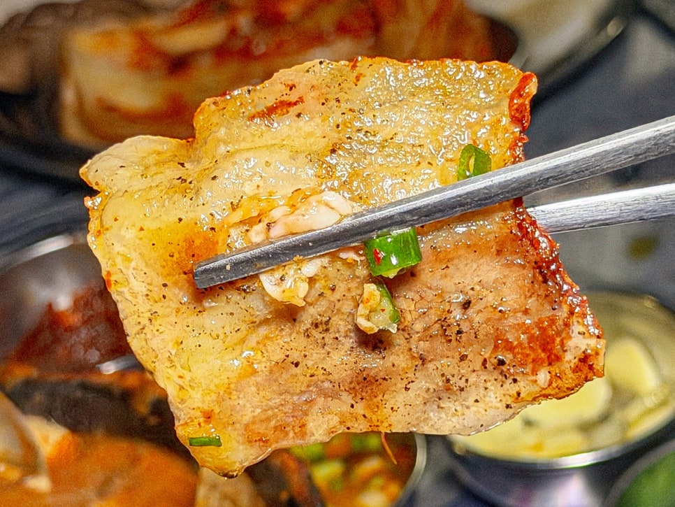 잠수교집 노릇하게 익은 냉삼