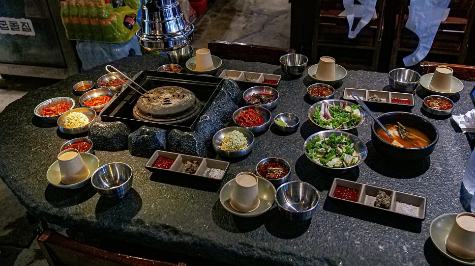 굽돌집 기본 상차림