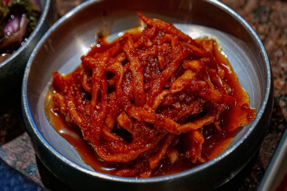 굽돌집 무생채